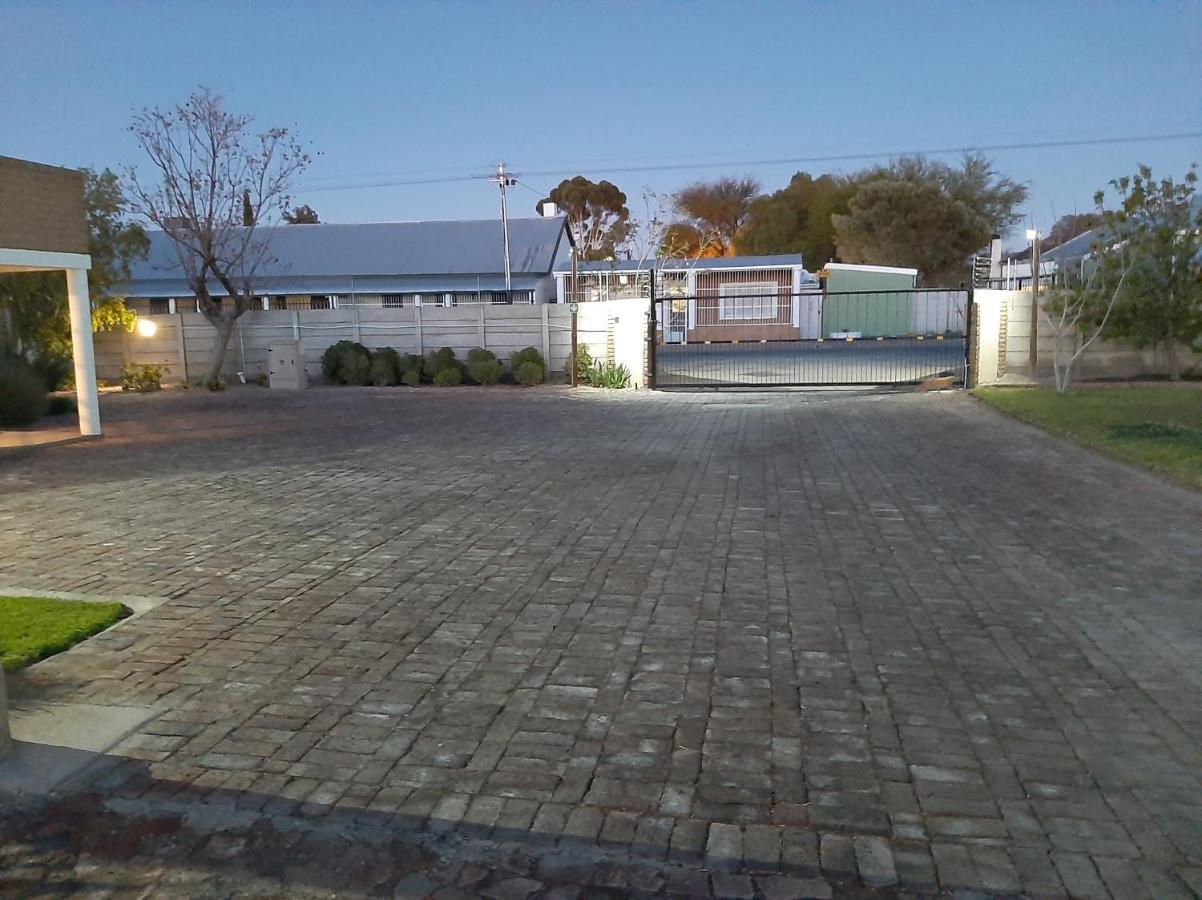 Apartament En Route Beaufort West Zewnętrze zdjęcie